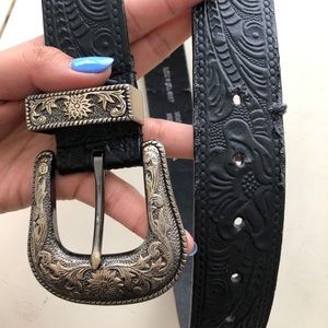 Vintage embossed buckle belt